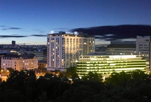 Hilton Vienna feiert 40sten Geburtstag mit großer Party im größten Hotel