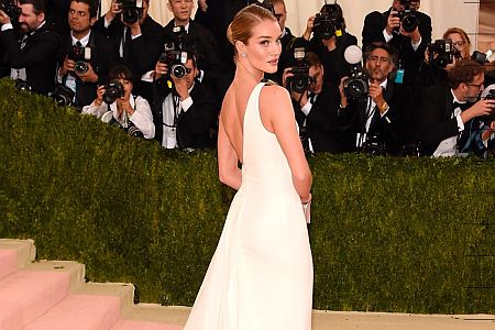 Hairstyling: Rosie Huntington-Whiteley @ Met Gala 2016