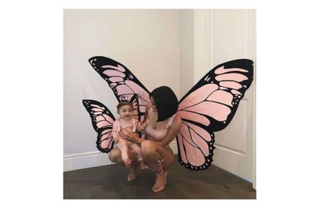 Stormi wird zum Schmetterling