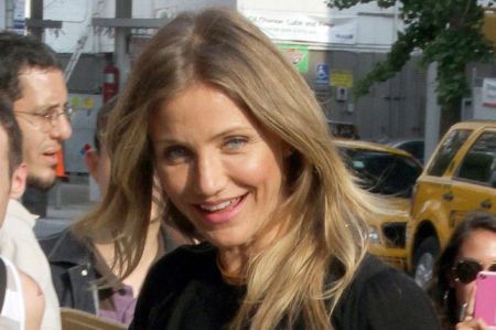 Cameron Diaz als Mumie im Flugzeug