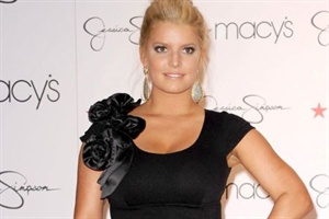 Jessica Simpson stellt Mode für Mädchen vor