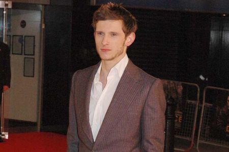 Jamie Bell modelt für Prada