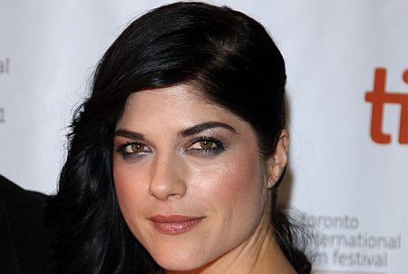 Stößt Selma Blair zu Charlie Sheens neuer Serie?