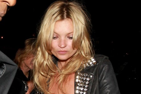 Kate Moss bleibt zugeknöpft