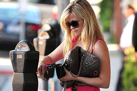 Reese Witherspoon: Zu geizig für Designertaschen