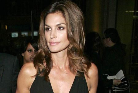 Cindy Crawford mag alte Titelbilder von sich nicht