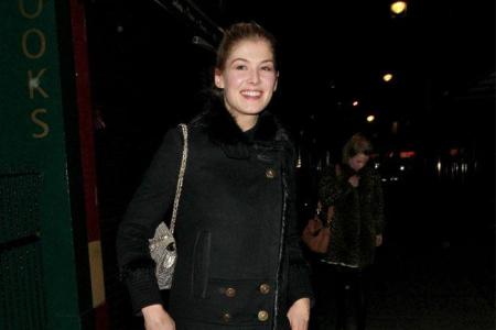 Rosamund Pike wird Mutter