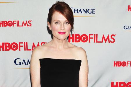 Julianne Moore in schwarz-weiß