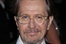 Gary Oldman fühlt sich ohne Fliege nackt