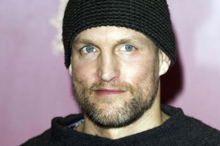 Woody Harrelson beschenkt Obdachlose