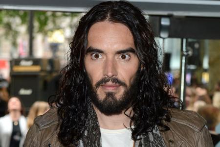 Russell Brand schießt mit scharfen Geschützen