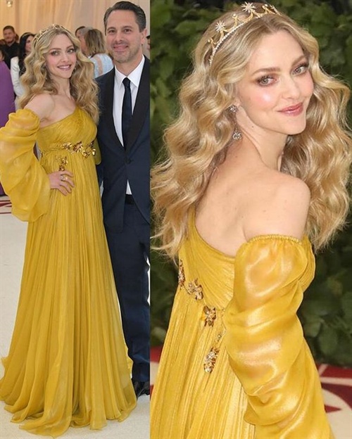 Amanda Seyfried in Prada mit ihrem Ehemann Thomas Sadoski