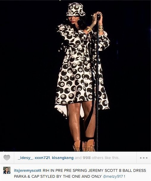 Ist Rihannas Billard Kugel Outfit hot?